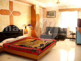 Treebo Omni Palace Hotel