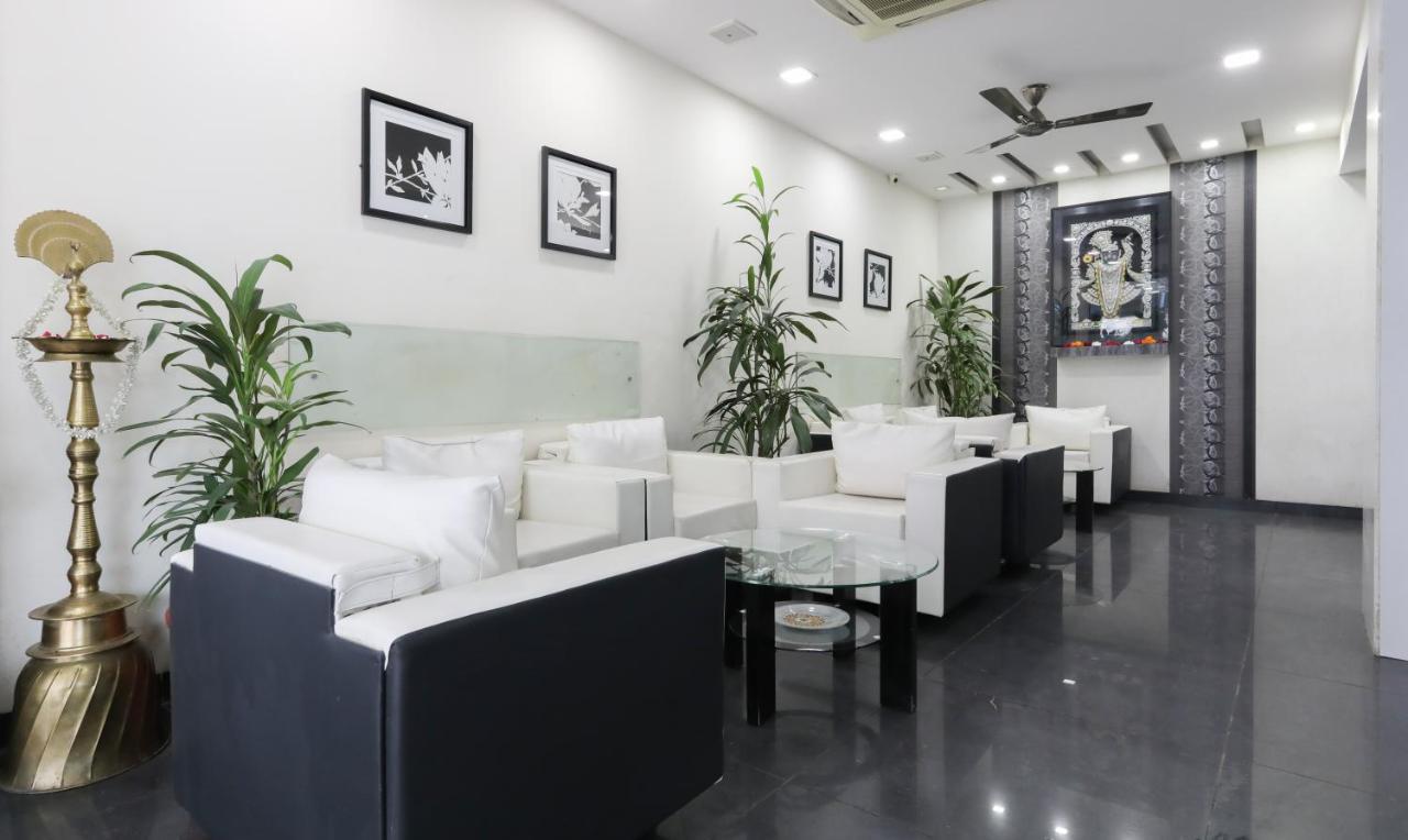 Hotel Treebo Omni Palace Indore